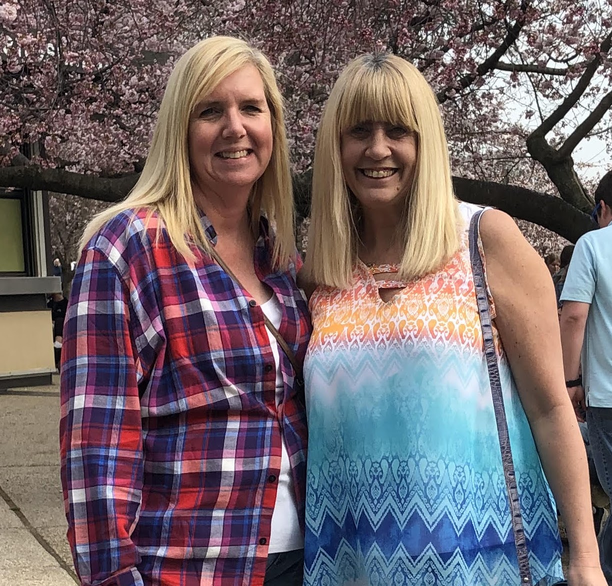 Sally and Melissa, the Isabella Sisters behind Color Sling